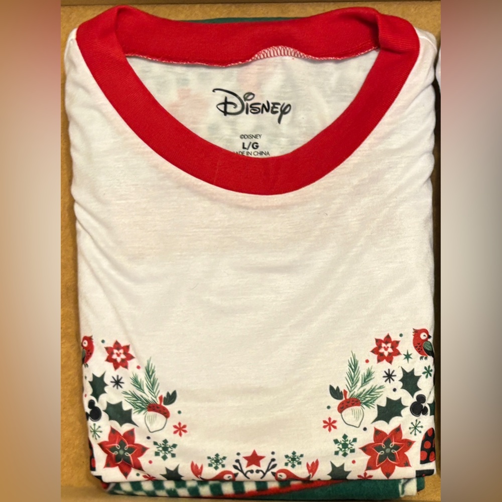 Disney's Mickey Mouse Men's Jammies “Holiday Party Mickey" Pajama Set - Lg